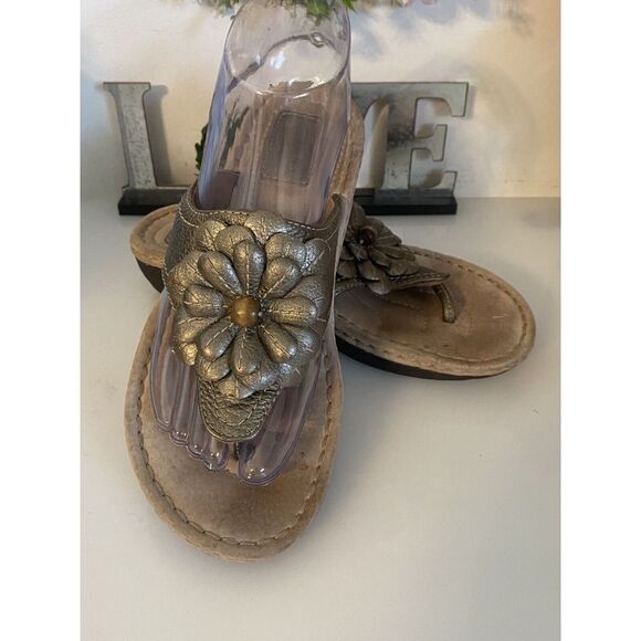 Clarks Artisan Larina Floral Thong Wedge Sandals Gold Women's Size 7M New No Box - Picture 15 of 16